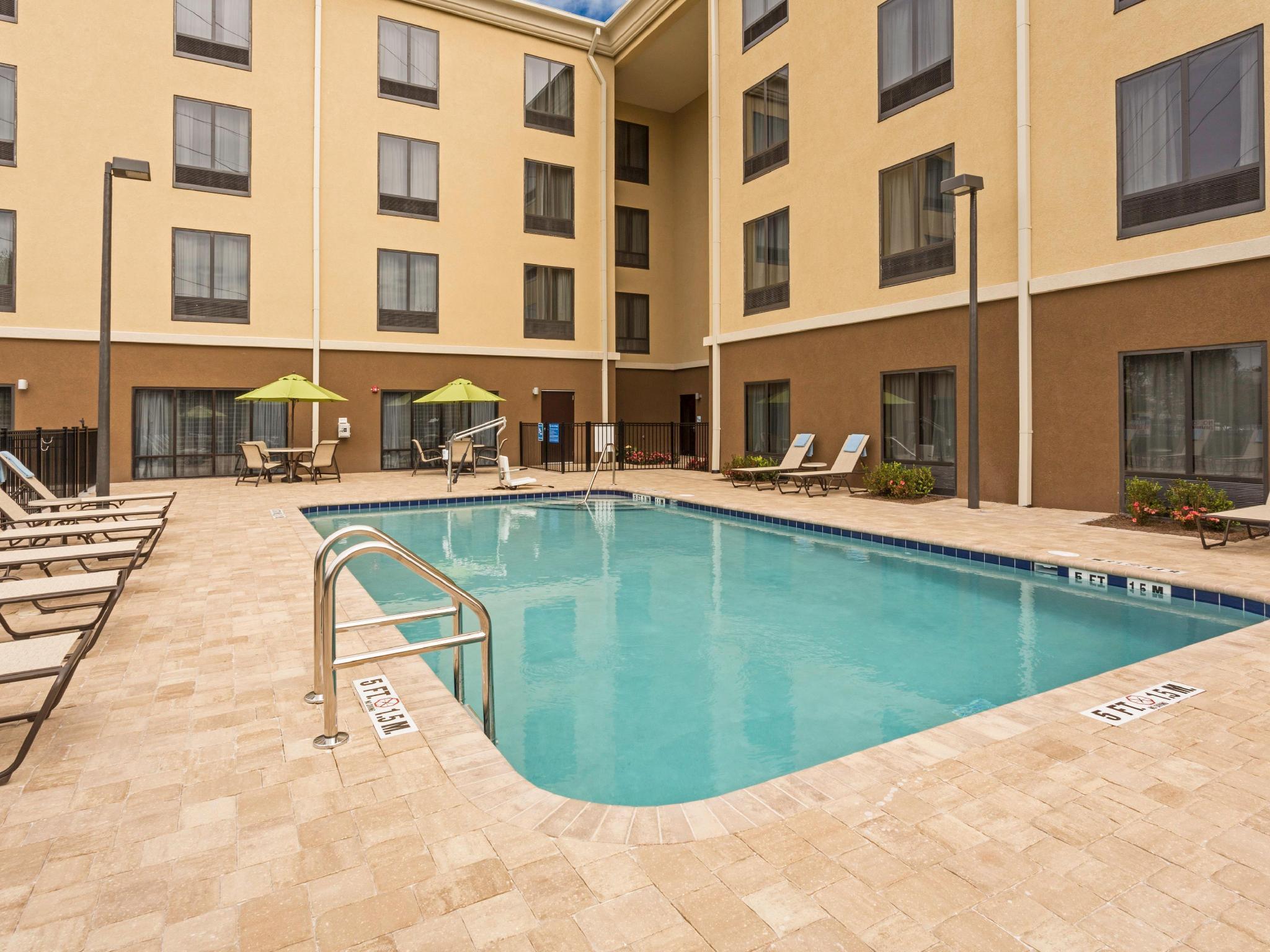 Holiday Inn Express Hotel & Suites Orlando East-Ucf Area By Ihg Alafaya Exterior foto